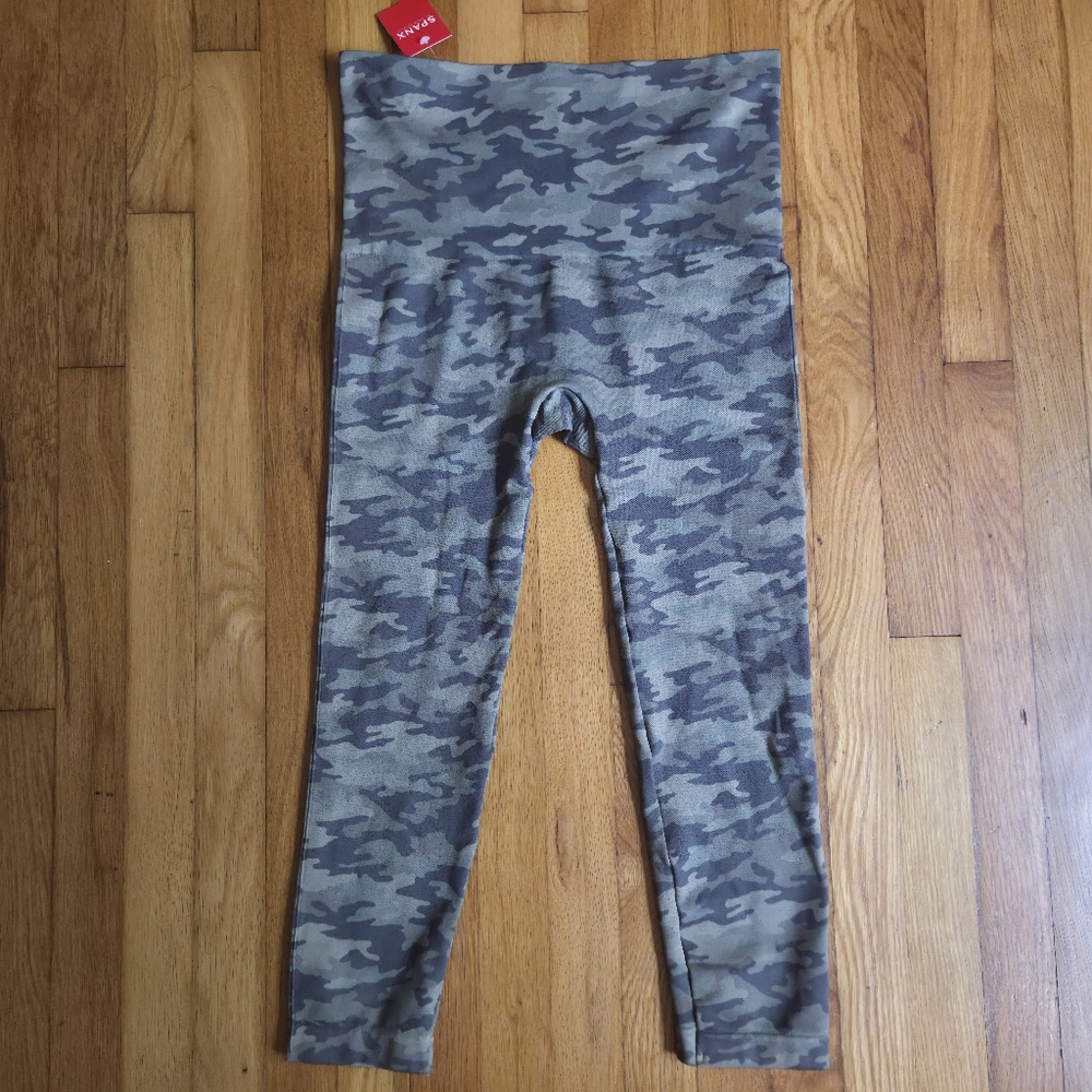 New SPANX Cropped Lamb Camouflage Leggings Desert Camo Size 2X